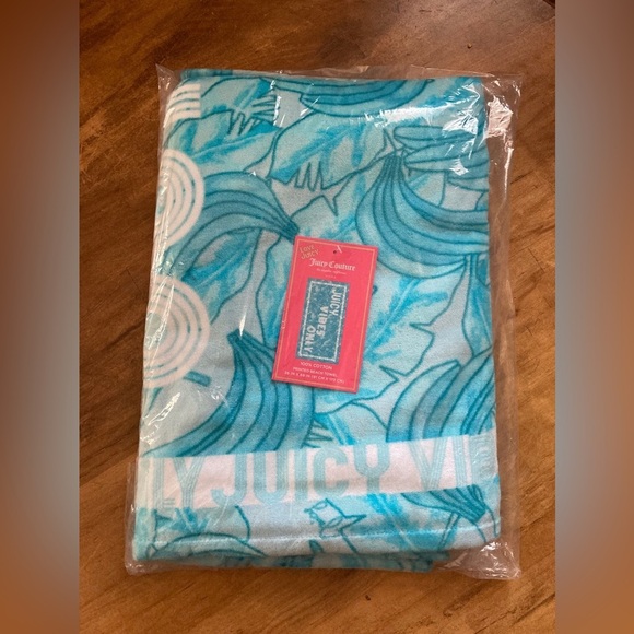 JUICY COUTURE Juicy Vibes Only Beach/Bath Towel BLUE WHITE 36x68 NWT - Picture 2 of 3